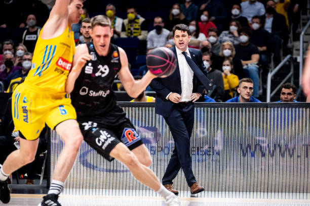 他善于在高 他善于在高